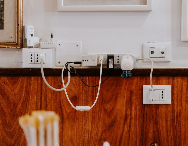 claudio-schwarz-qjX0QBtDXto-unsplash